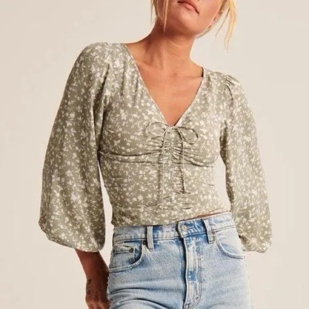 Abercrombie & Fitch Floral Cinched Front Peasant Sleeve
Blouse
